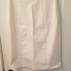 Classic pencil skirt with back detailing